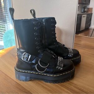 Dr. Martens Jadon Hi - studded strap